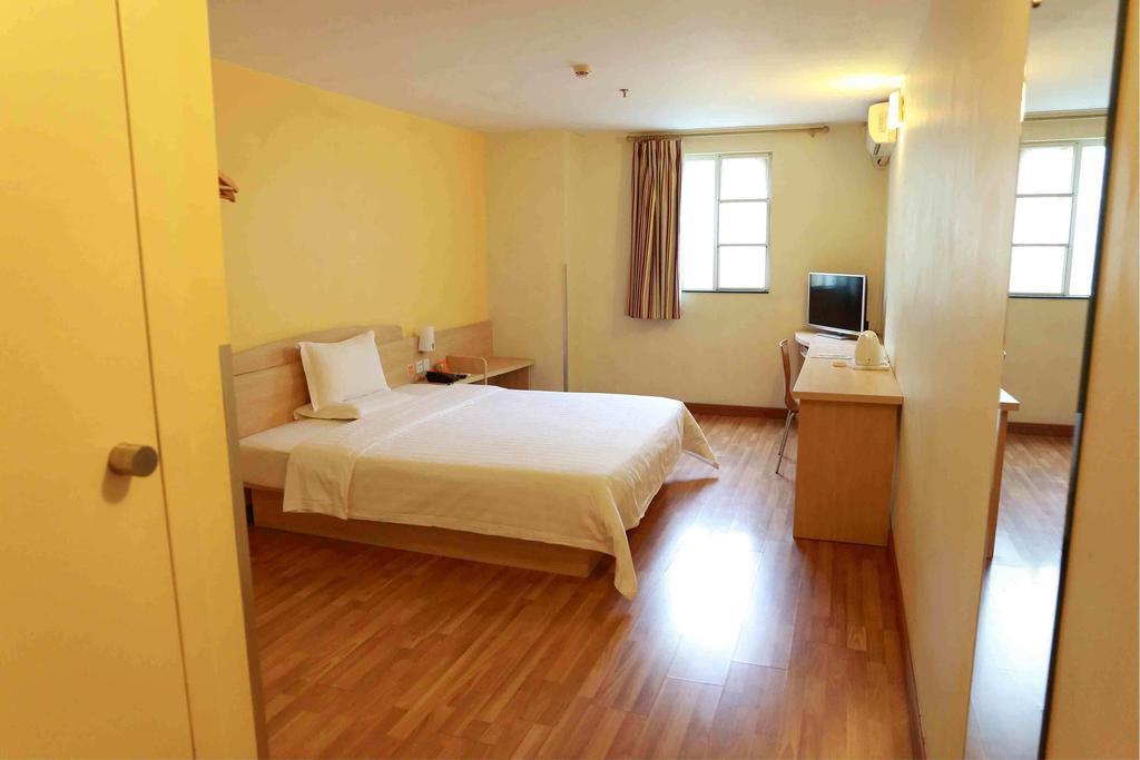7 เดย์ส พรีเมี่ยม จางเยอ บัส สเตชั่น บรานช์ Hotel จางเย่ ภายนอก รูปภาพ