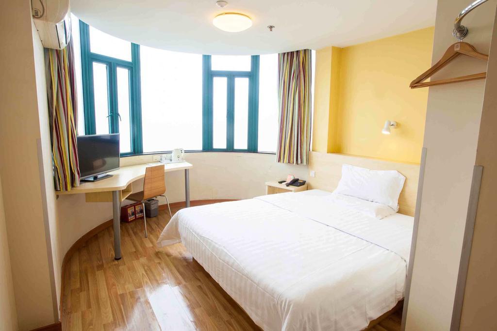 7 เดย์ส พรีเมี่ยม จางเยอ บัส สเตชั่น บรานช์ Hotel จางเย่ ภายนอก รูปภาพ
