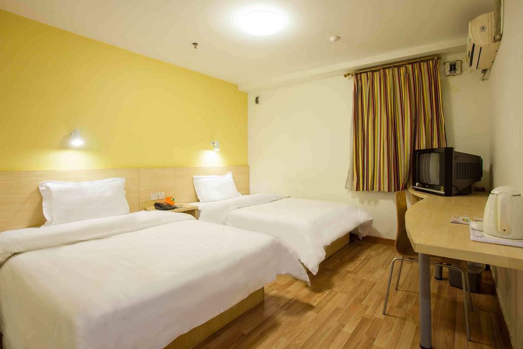 7 เดย์ส พรีเมี่ยม จางเยอ บัส สเตชั่น บรานช์ Hotel จางเย่ ห้อง รูปภาพ
