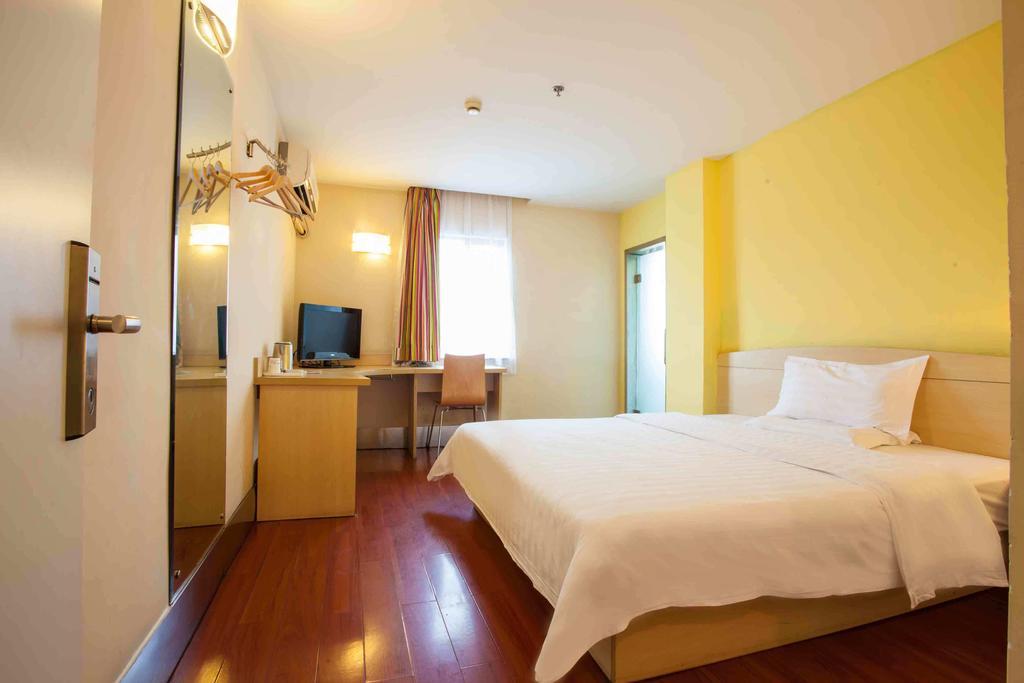 7 เดย์ส พรีเมี่ยม จางเยอ บัส สเตชั่น บรานช์ Hotel จางเย่ ภายนอก รูปภาพ