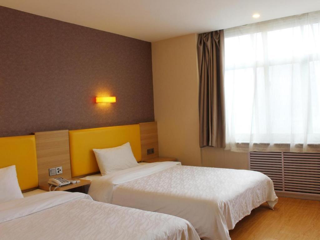 7 เดย์ส พรีเมี่ยม จางเยอ บัส สเตชั่น บรานช์ Hotel จางเย่ ภายนอก รูปภาพ