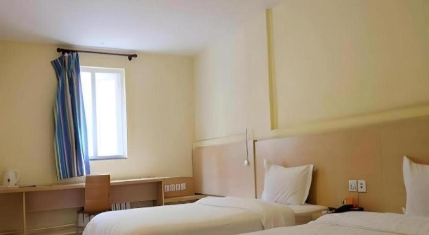 7 เดย์ส พรีเมี่ยม จางเยอ บัส สเตชั่น บรานช์ Hotel จางเย่ ภายนอก รูปภาพ